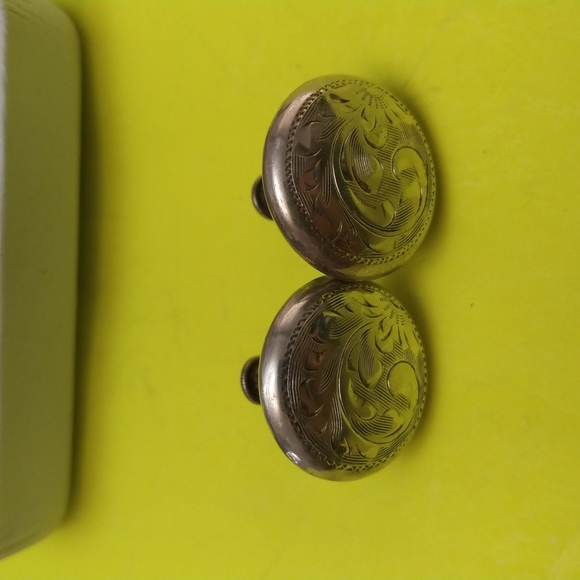 PAIR OF VINTAGE BIRKS STERLING SILVER SCREW ON EARRINGS - Picture 1 of 2